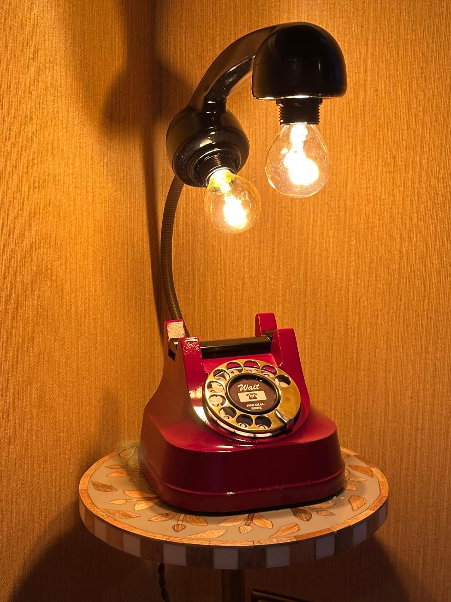 切斯特之家旅馆住宿加早餐旅馆 外观 照片 A telephone lamp