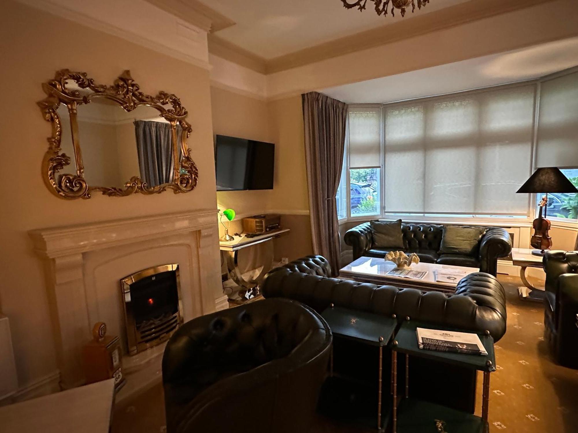 切斯特之家旅馆住宿加早餐旅馆 外观 照片 The living room of a typical apartment