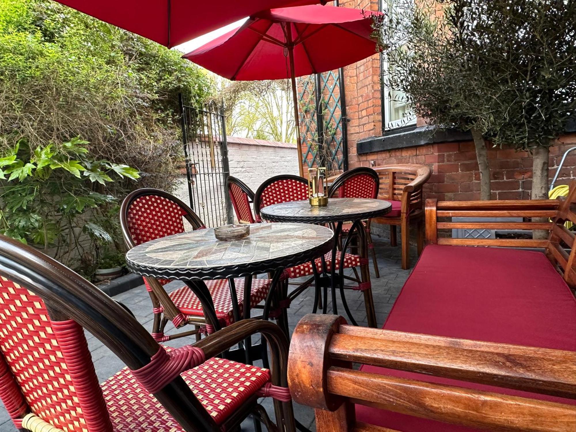 切斯特之家旅馆住宿加早餐旅馆 外观 照片 The outdoor seating area at the restaurant