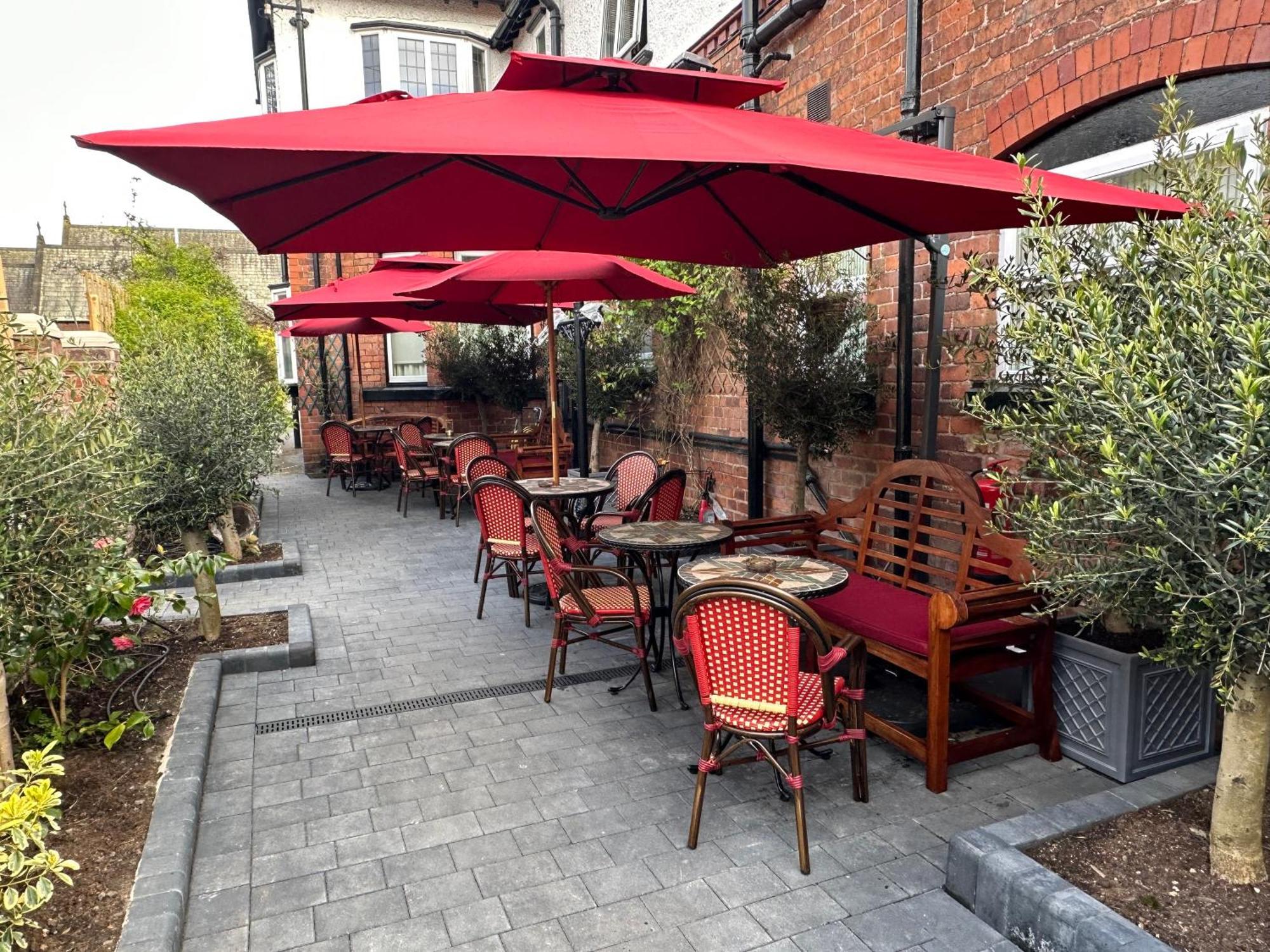 切斯特之家旅馆住宿加早餐旅馆 外观 照片 The restaurant's outdoor seating area